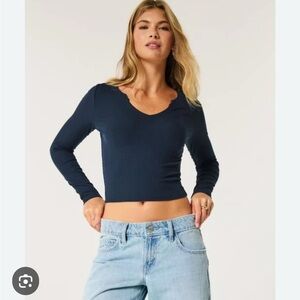 🌸 Hollister🌸 Ribbed Seamless Fabric Notch-Neck Long Sleeve Top- Navy